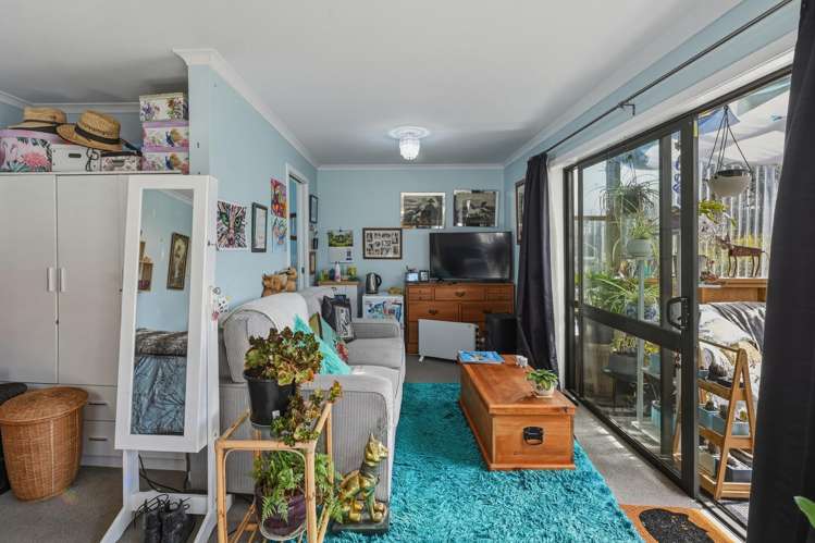 6 Leslie Street Central_18