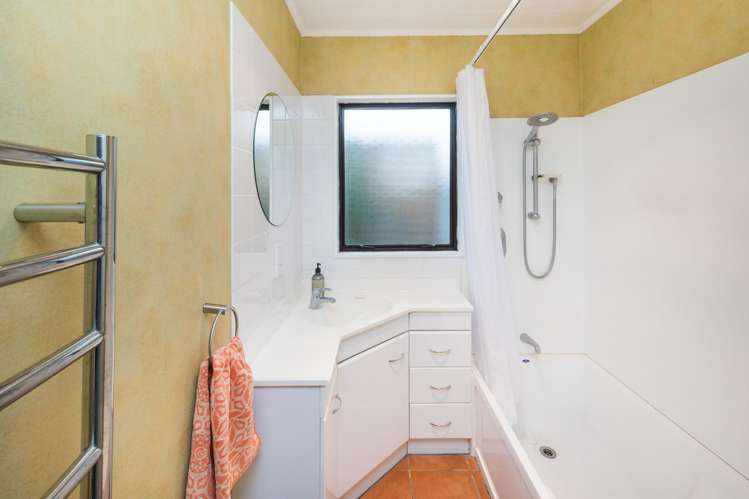 5 Hennessy Street East Foxton Beach_17