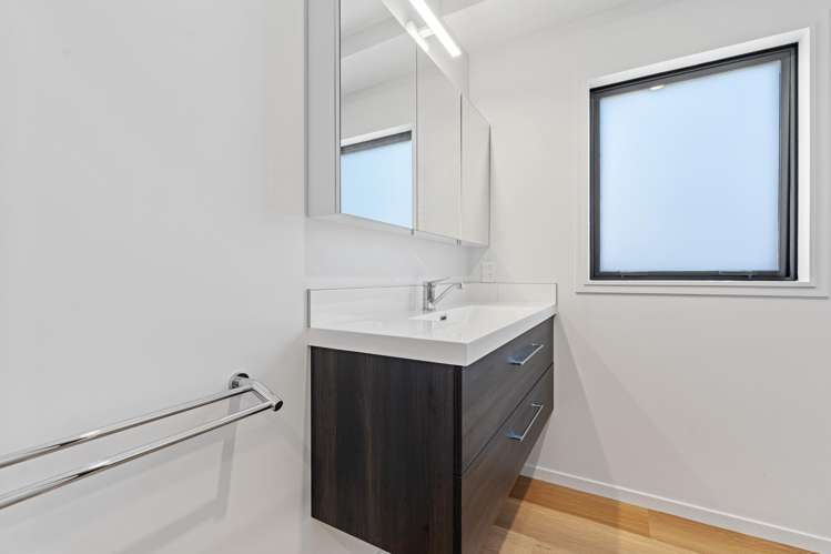 Units 1 and 2/10A Awanui Street Merrilands_15