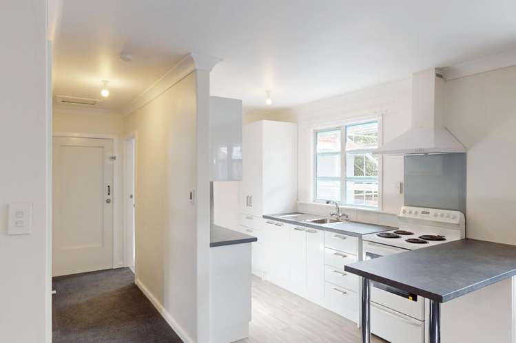  14 Larsen Court Takaro_2