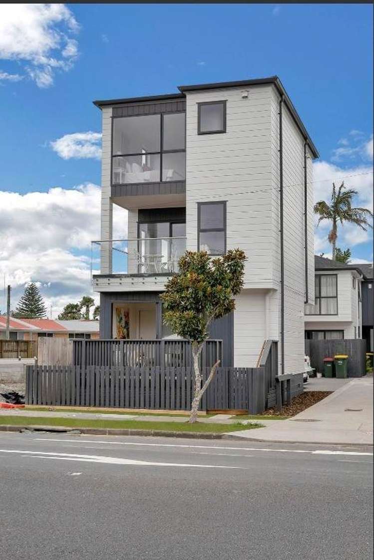 2/17 Huia Road_0