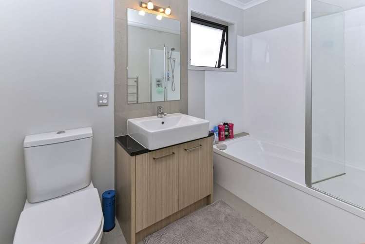 11 Hirimate Place Flat Bush_10