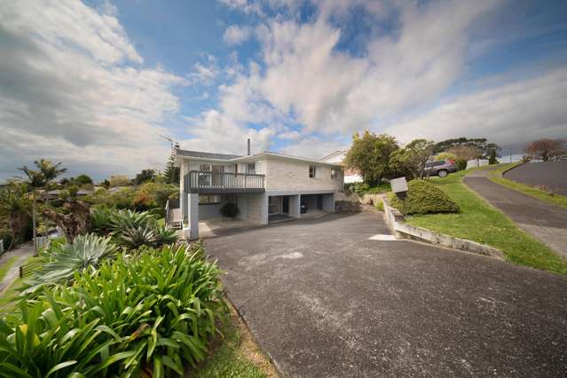 Solid 4 bedroom Home on 675sqm + Sea-views