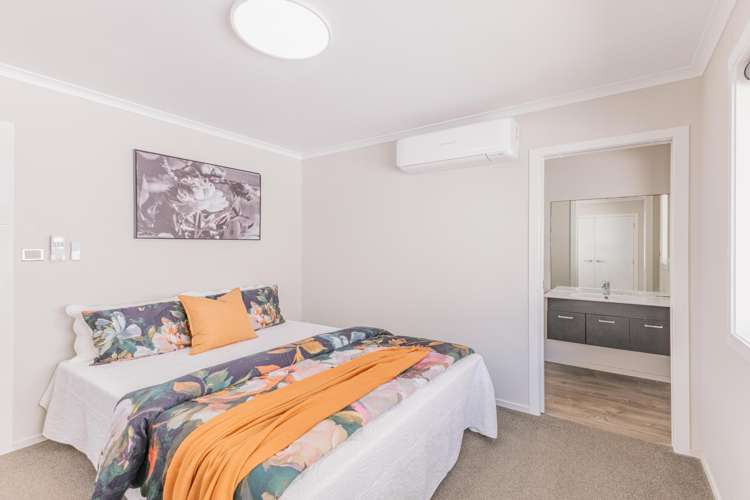 8 Heathfield Avenue Huntington_14