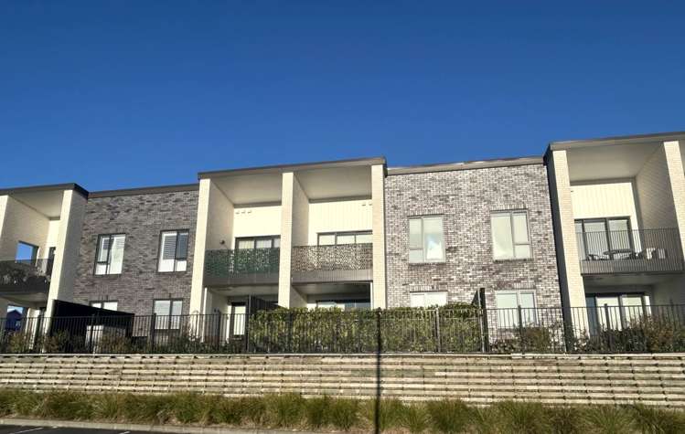 8/2 Pohatu Lane Saint Johns_7