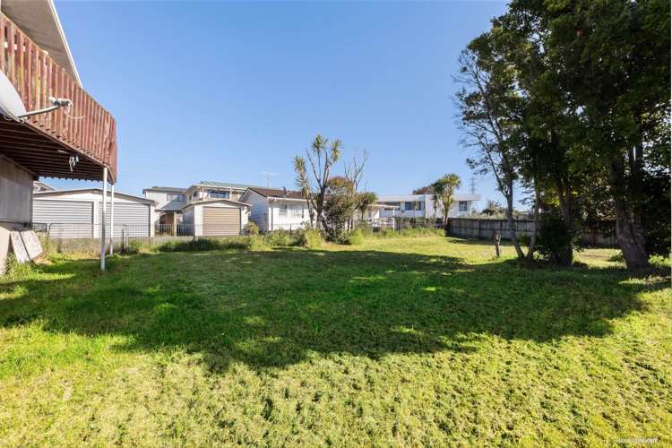 84 Roberts Road Te Atatu South_12