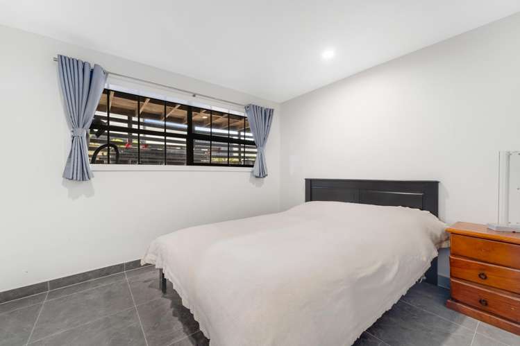 21 Beach Road Mellons Bay_25