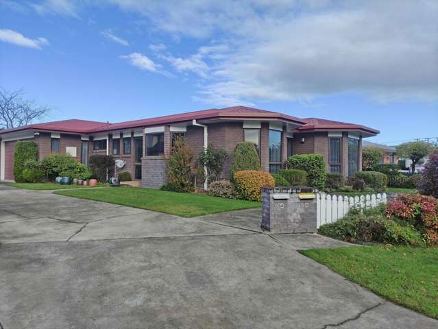3 BED, 1 BATH TOWNHOUSE. AVAILABLE FROM 23 SEPTEMBER