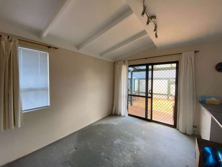 47 Puketea Street Blockhouse Bay_12