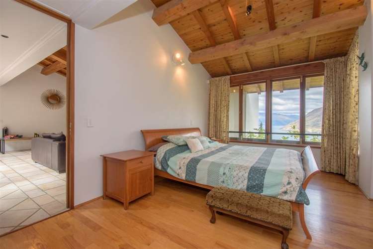 143 Wynyard Crescent Fernhill/Sunshine Bay_17