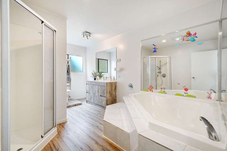 8 Stitchbird Close Murrays Bay_15