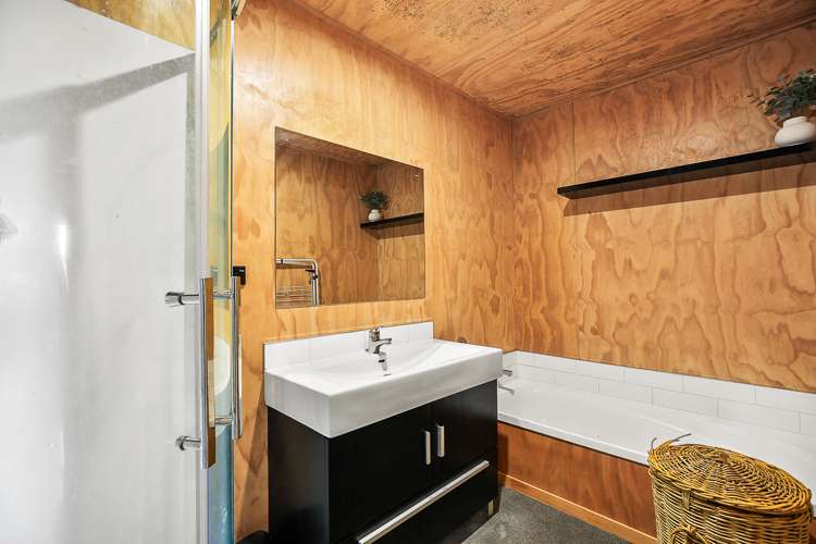 23 Metcalfe Road Ngahinapouri_24