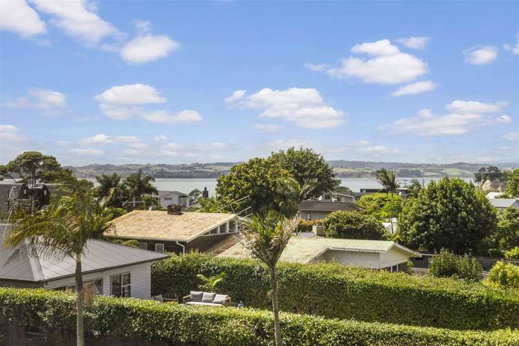 76 Marine Parade Mellons Bay_19