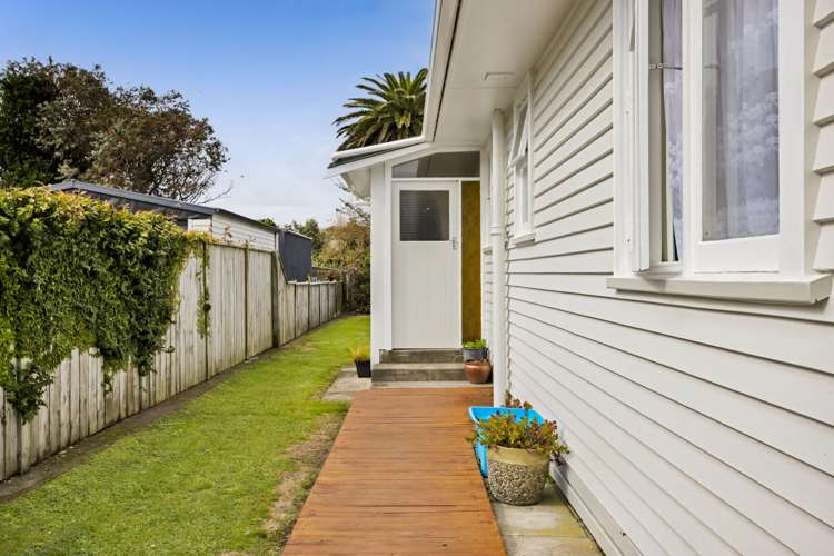 63 Longfellow Road Opunake_16