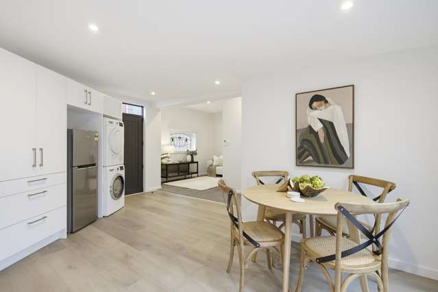 121D The Parade Island Bay_2