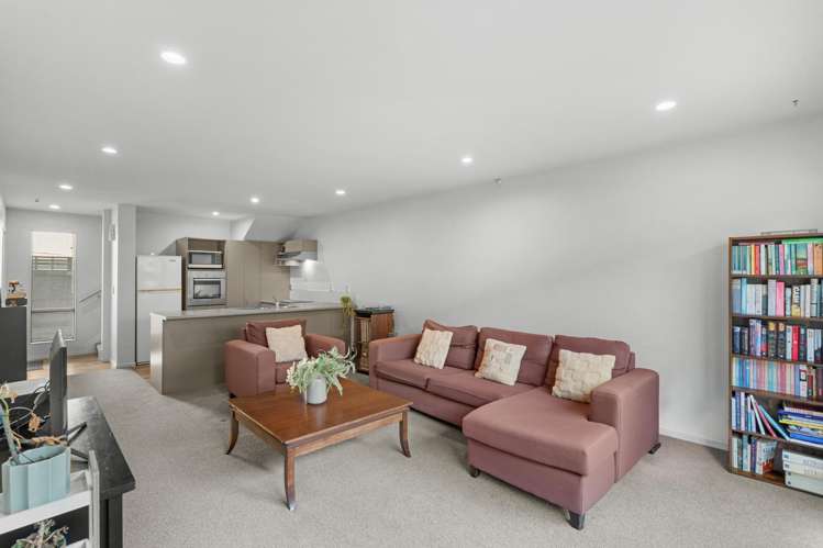 2/38 Brockworth Place Riccarton_3