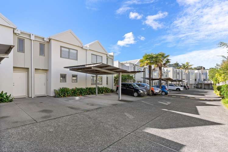 17/21 Hunters Park Drive Three Kings_15