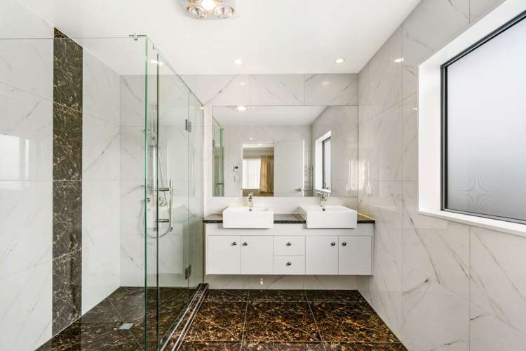 39 Rosewell Crescent Flat Bush_14