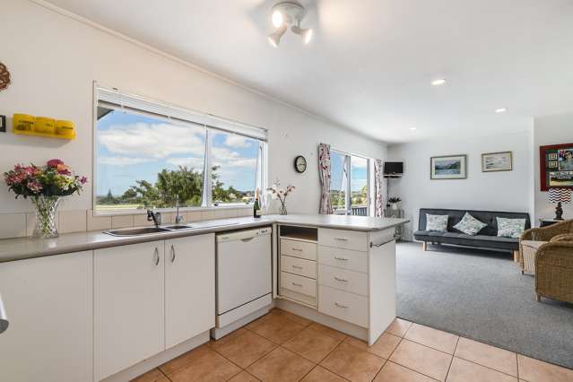 3 Jean Place Stanmore Bay_3