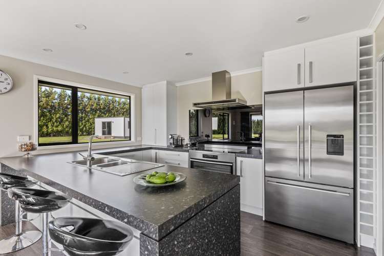 39 Kairau Road East Waitara_13