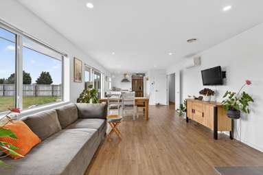 54 Graeme Foote Street_1