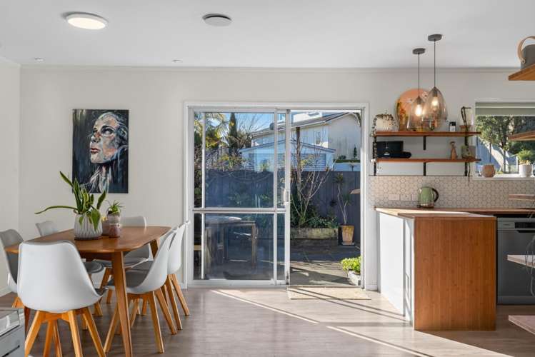 16 Sunny Bay Road Matua_3