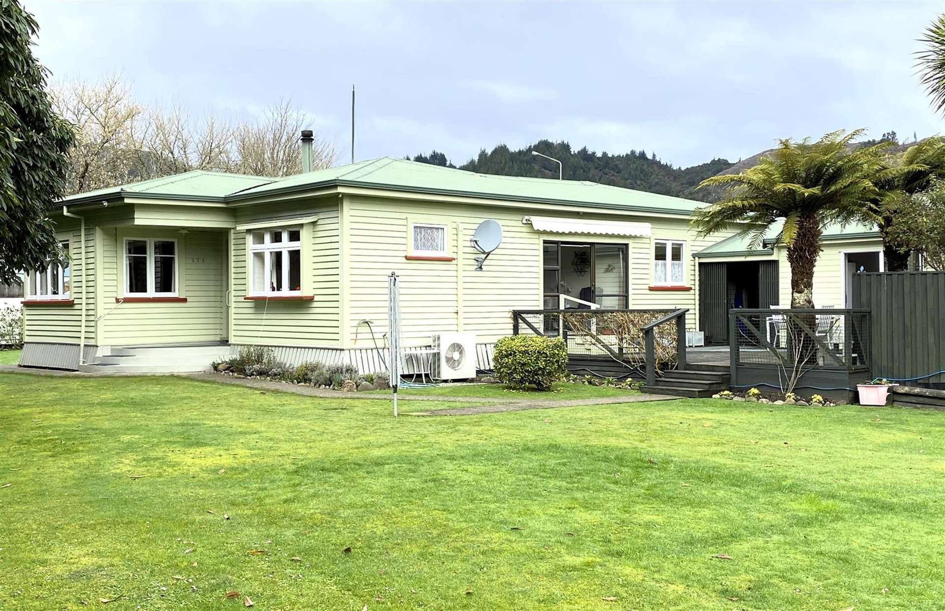 2 Sinnamon Street Reefton_0