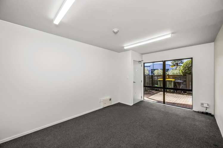 20/6 Airborne Road Albany_2