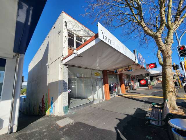 Prime retail gem on bustling West Coast Road