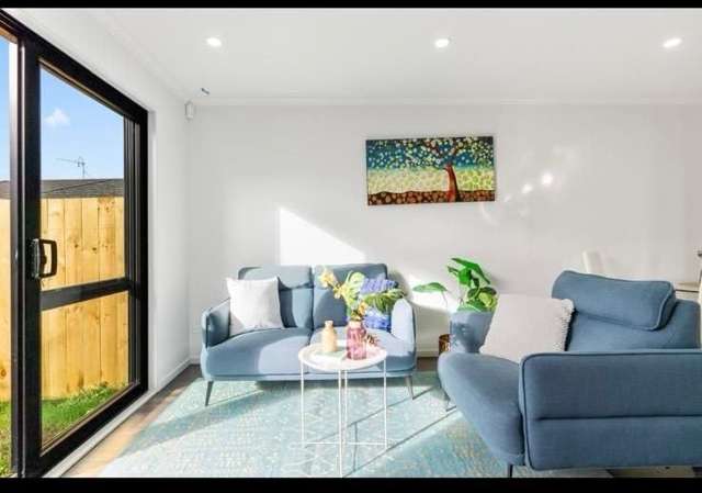 Modern 3-Bedroom Home in Papakura – Near-New, $700