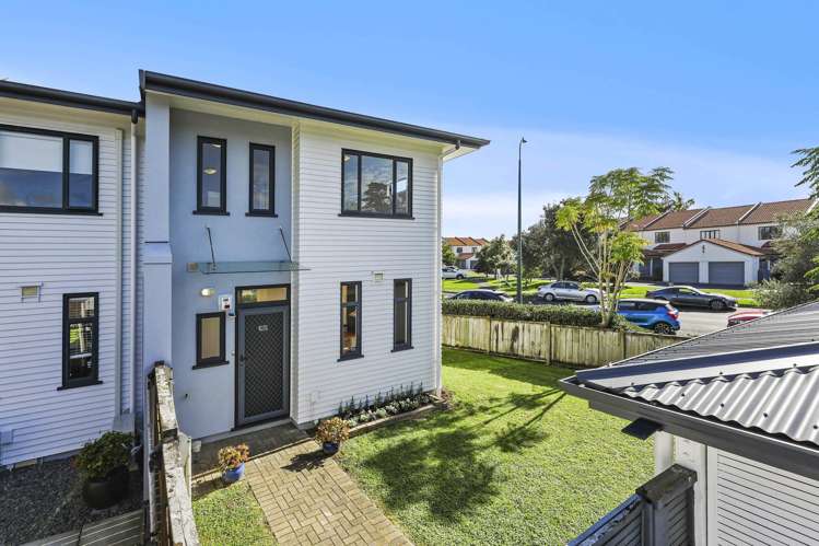 105/2 Armoy Drive East Tamaki_15