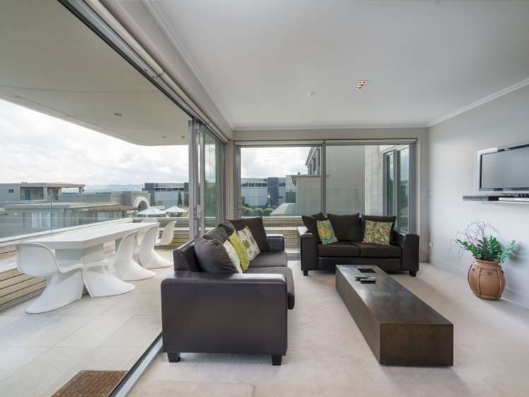 14/225 Lake Terrace Waipahihi_2