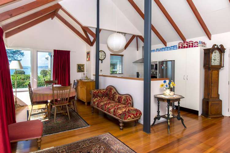 62 Marine Parade Mellons Bay_9