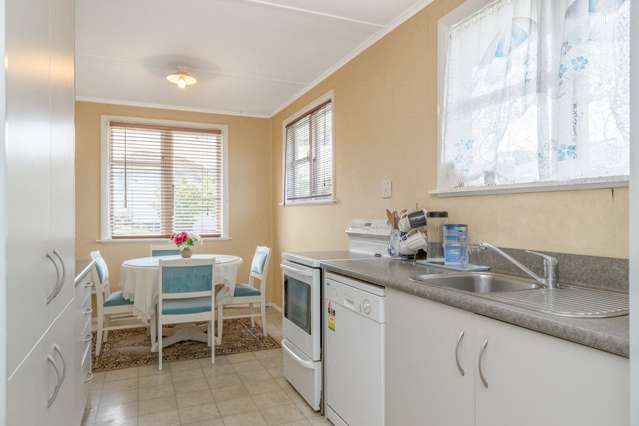 22 Cornwall Crescent Cannons Creek_3