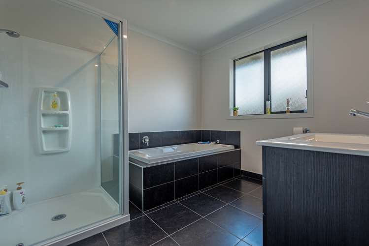 191 Pacific Drive Fitzherbert_10