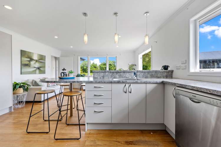 16 Eureka Road Eureka_7