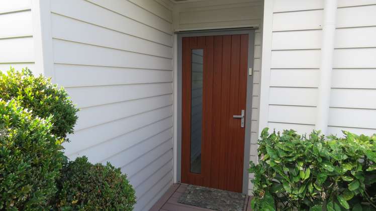 23 Chateau Crescent Rangatira Park_5