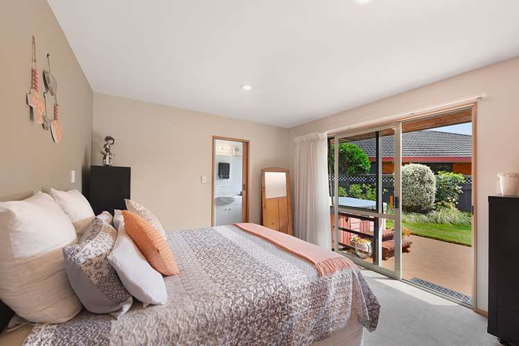 1 Stead Crescent Stoke_11