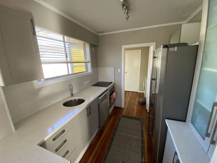 1/61 Royal View Road Te Atatu South_0