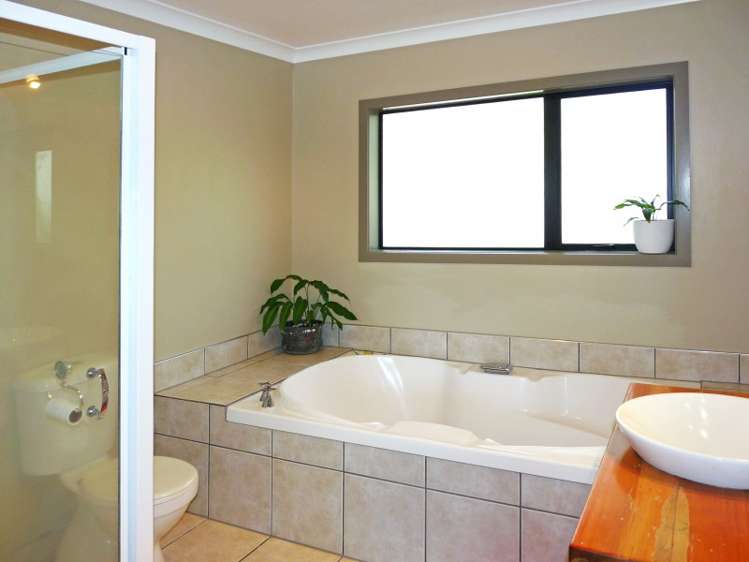 10 Mayer Crescent Wakefield_15