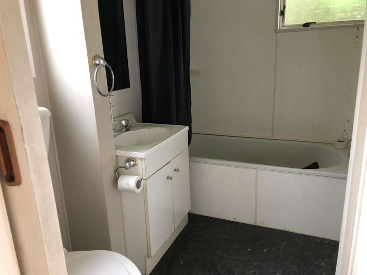 2/8 Keeling Road Henderson_11