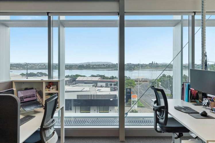 Part Level 1/247 Cameron Road Tauranga Central_3