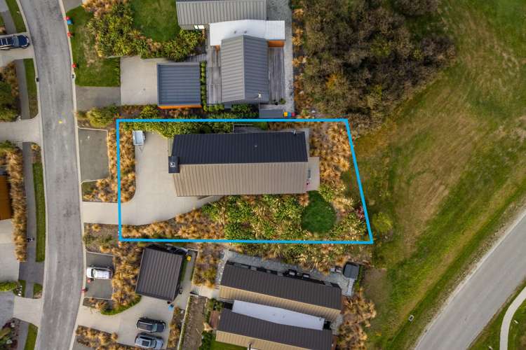 8 Falconer Rise Jacks Point_18