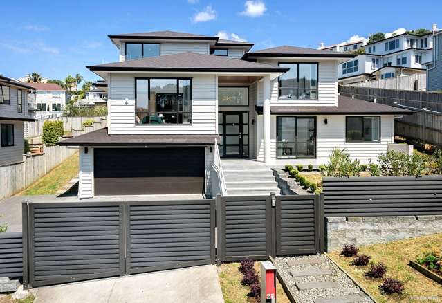 Executive 6-Bedroom Home in Albany – Spacious !