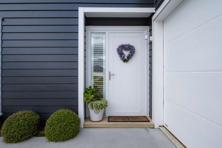 34 Harvard Road Burleigh_14