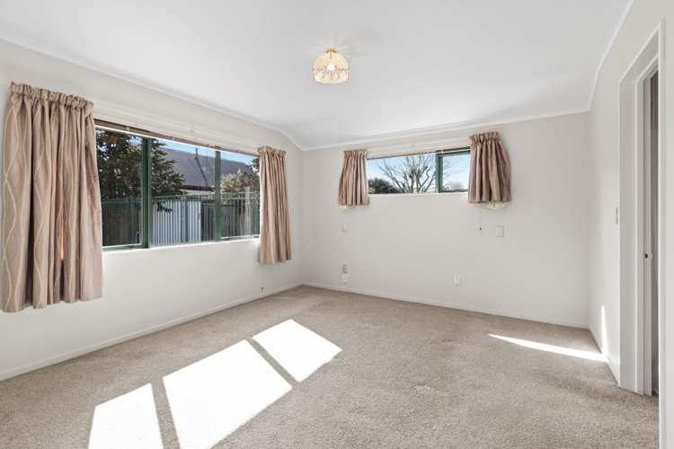 30 Caversham Drive 2612_13