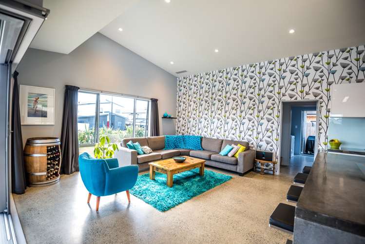 77 Intrepid Crescent Beachlands_9