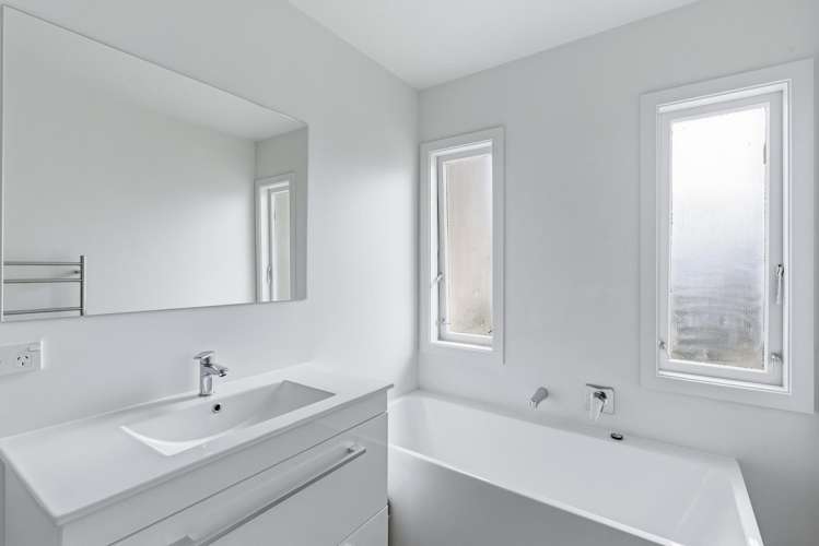 556 Queen Street East Levin_15