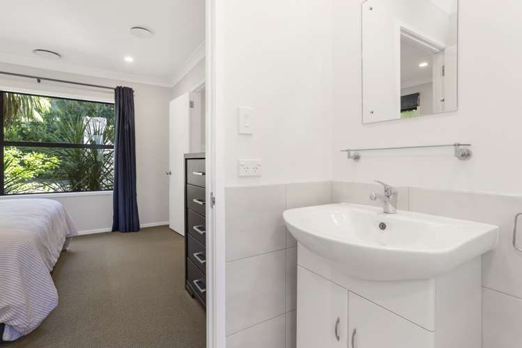 49d Flaxdale Street Birkdale_12