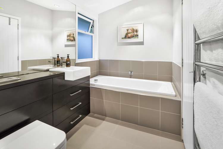 54 Memorial Drive Hamilton East_14